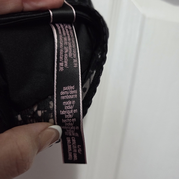 Victoria Secret No Wire Padded Demi Pullover Lace Racerback Black Bra Size Large - Picture 8 of 8